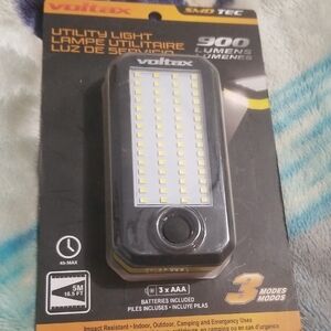 Voltax Utility Light with 900 Lumens
